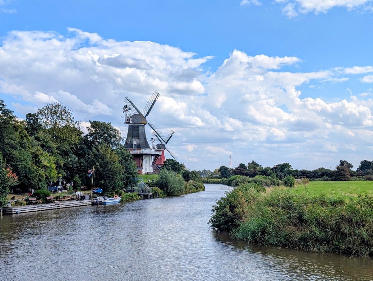 Kanalfahrten Greetsiel Blick auf die Greetsieler Grachten