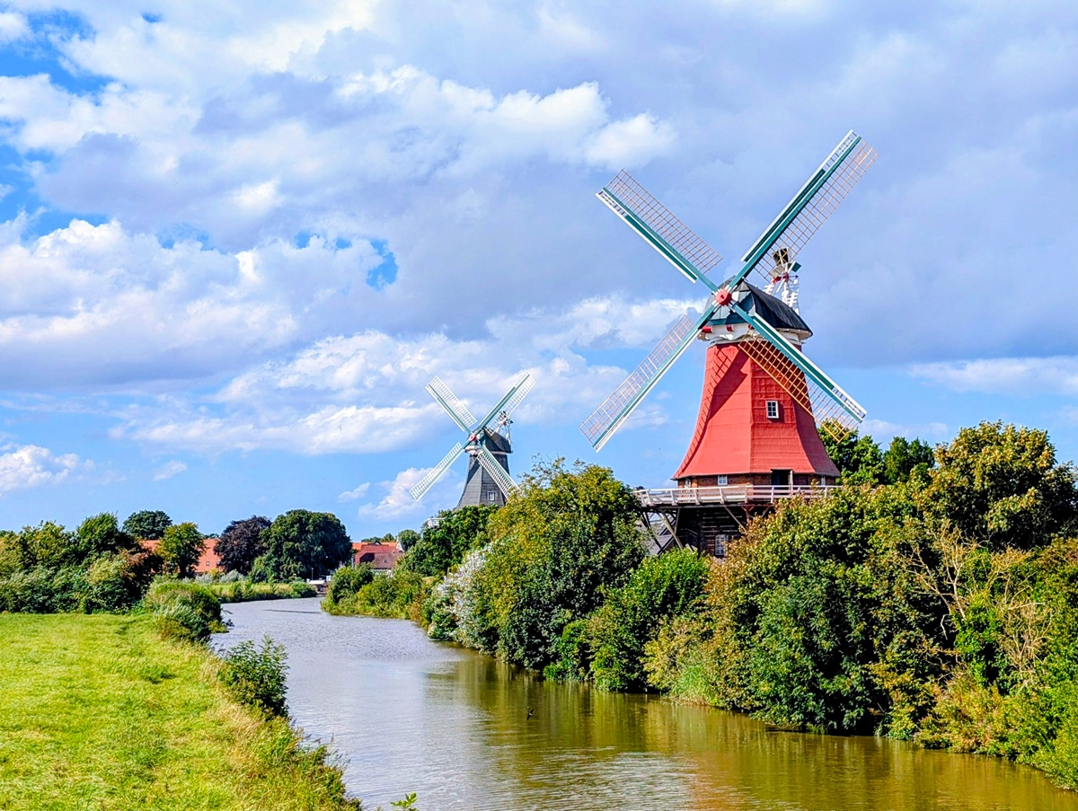 Umgebung 2 Zwillingsmuehlen 2 Greetsiel 1